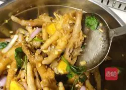 Illustration of how to soak chicken feet with lemon and passion fruit 12