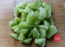 Illustration of how to make fried lettuce with cashew nuts 5