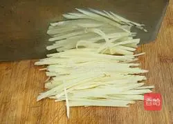 Illustration of how to make cold shredded potatoes 1