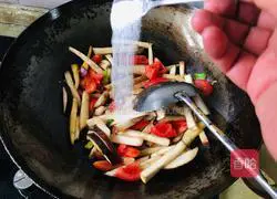 Illustration of how to stir-fry tomatoes and eggplants 5