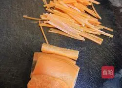 Garlic flavor Illustration of how to make shredded lettuce and carrots 2