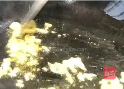 Illustration of how to stir-fry chrysanthemum and cabbage 3