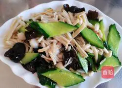 Illustration of how to make stir-fried white jade mushrooms, cucumbers and fungus 8