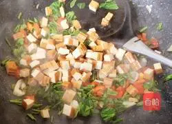 Illustration of how to make fried toon and dried beans 12