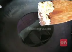 garlic Illustration of how to make stir-fried purple cabbage 3