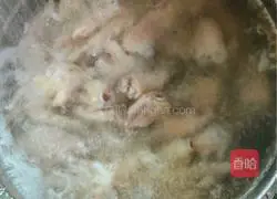 Illustration of how to make spicy and sour chicken feet 6