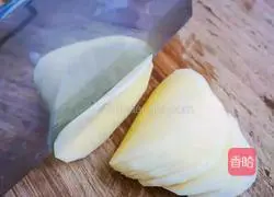 Illustration of how to make spicy and sour potato shreds 1