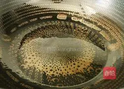 Illustration of how to stir-fry green apples with onions 4