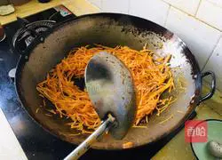 Illustration of how to make spicy and sour potato shreds 7