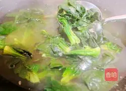 Illustration of how to make spinach with nuts 1