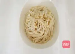 Illustration of how to mix Enoki mushrooms 6