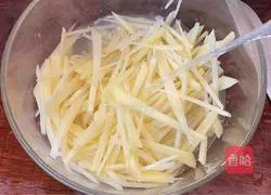 Illustration of how to make spicy and sour potato shreds 2