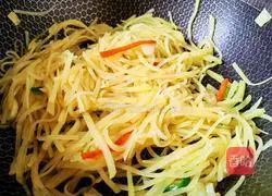 Illustration of how to stir-fry shredded potatoes 9
