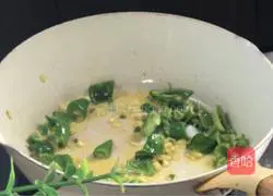 Illustration of how to stir-fry yuba with chili pepper 7