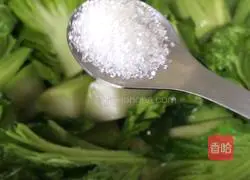 Illustration of how to stew mustard greens 7