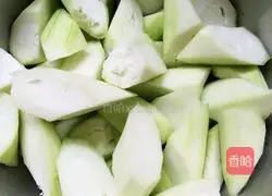 Illustration of how to make loofah oil gluten 1