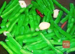 Illustration of how to make stir-fried green beans 5