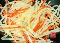 Illustration of spicy and sour shredded potato bento 9