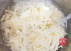 Illustration of how to make spicy and sour potato shreds 4