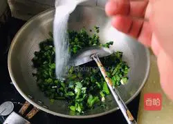 Illustration of how to make stir-fried radish leaves 8