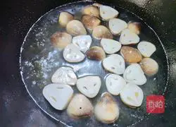 Illustration of how to make vanilla mushrooms with blooming and rich sauce 4