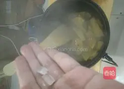 Illustration of how to make fried potato slices with green pepper 11