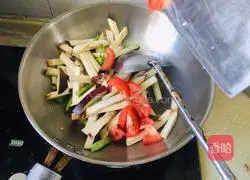 Illustration of home-style fried eggplant and beans 3