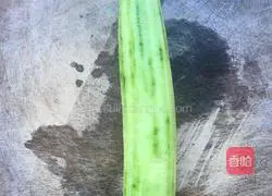 Illustration of how to make homemade loofah and egg soup 2