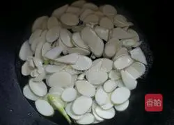 Illustration of how to make stir-fried wild rice 3