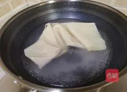 Illustration of how to make stir-fried bean sprouts with bean skin and leeks 1