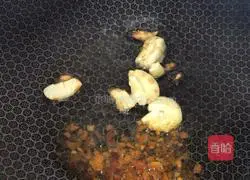 Illustration of how to make cabbage in oyster sauce 4