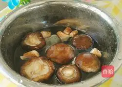 Illustration of how to make fried cowpeas with mushrooms 5