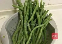 Illustration of how to make stir-fried beans 1