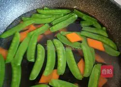 Illustration of how to make lotus pond stir-fry 4