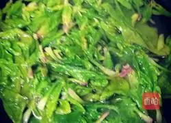 Illustration of how to make sauce-flavored spinach mixed with vermicelli 3