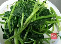 Illustration of how to make garlic sweet potato leaves 5