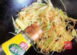 Illustration of how to make spicy and sour potato shreds 8