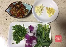 Illustration of how to make hot and sour konjac flowers with pickled peppers 2