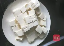 Illustration of how to make crab powder tofu 1