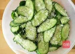 Illustration of how to make quick pickled cucumbers and pickles 4