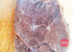 Illustration of how to make beef with onions 1