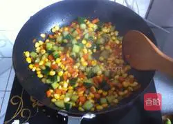 Illustration of how to make vegetarian stir-fried three delicacies 4