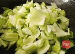 Illustration of how to stir-fry Shanghai greens 5