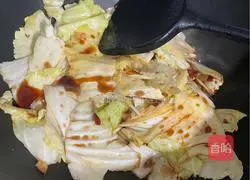 Illustration of how to make hot and sour shredded cabbage 4