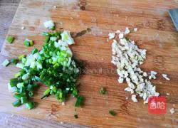 Illustration of how to make cucumber preserved eggs 2