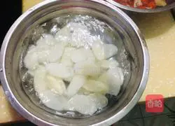 Illustration of how to make fried yam with fungus, carrot and yam 4