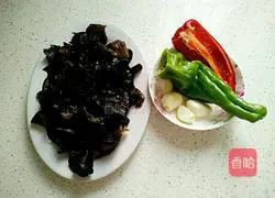Illustration of how to make stir-fried fungus 1
