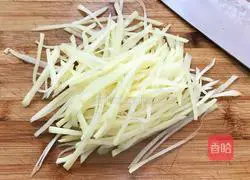 Illustration of how to make spicy and sour potato shreds 2