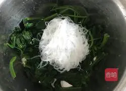 Illustration of how to make spinach, vermicelli and peanuts mixed with mustard 12