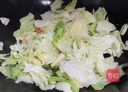 Illustration of how to make hand-shred cabbage 6